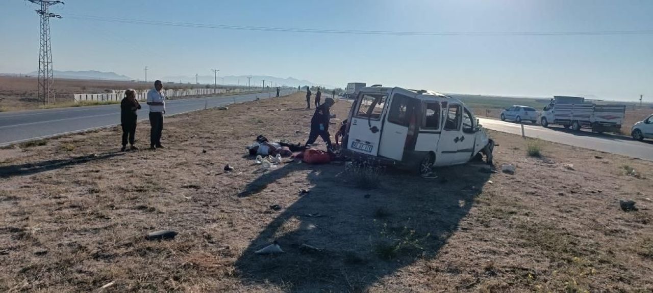 Konya'da feci kaza! Tıra arkadan çarptı: 2 ölü, 3 yaralı - 1. Resim