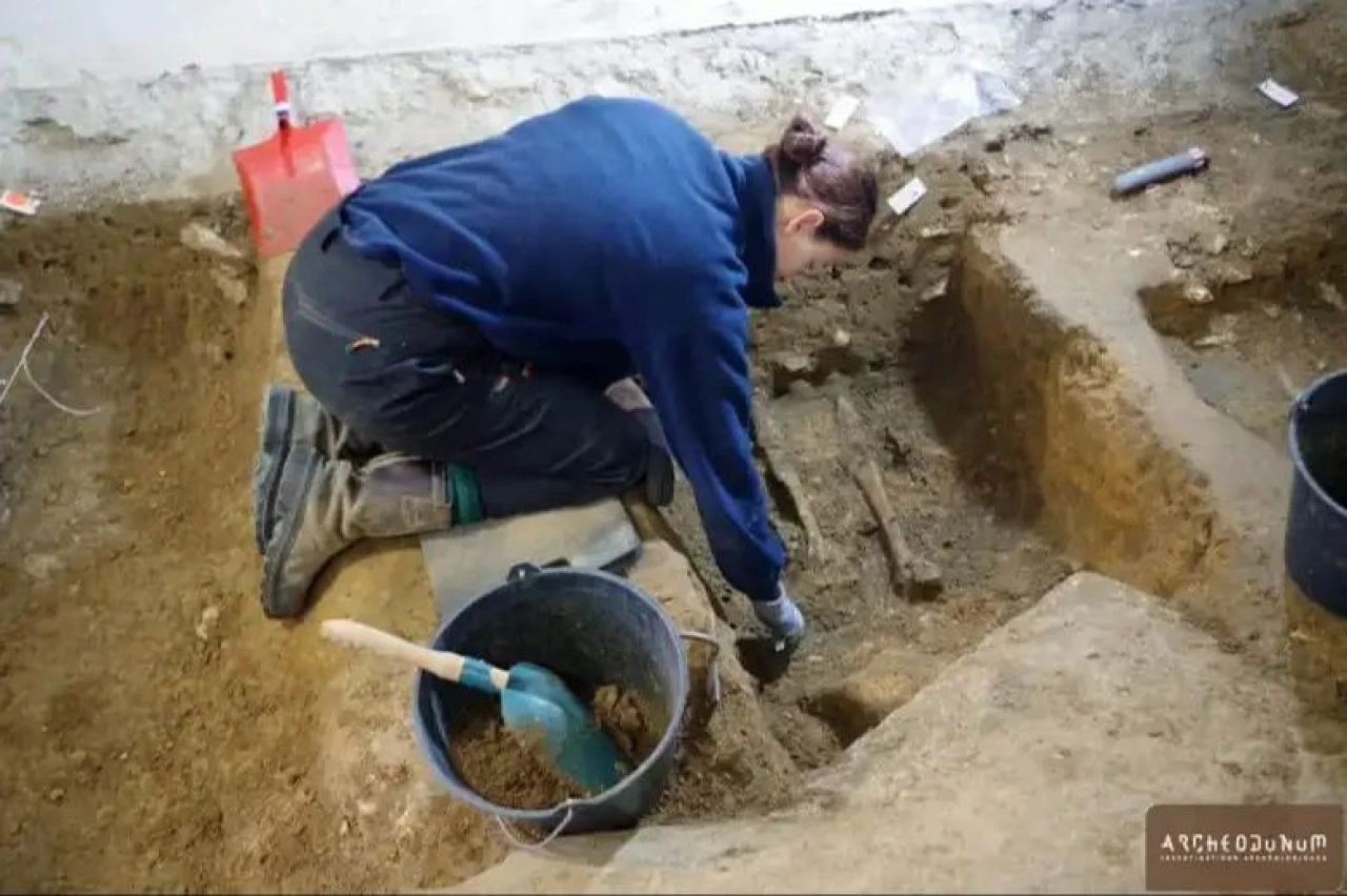 Tadilat sırasında evin bodrumundan çıkanlar şoke etti! Uzmanlar eve yığıldı, kazı başladı - 2. Resim