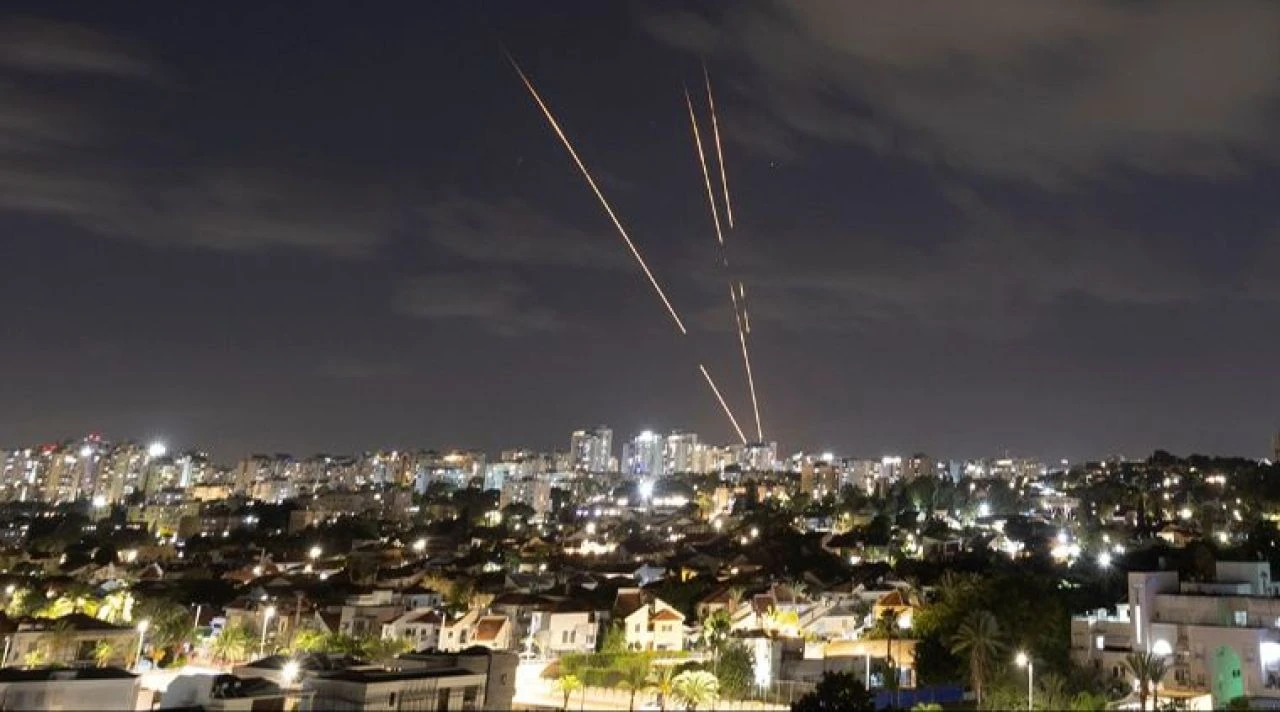 ABD, İsrail'e toz kondurmuyor! İran yüzlerce füze yağdırdı, Beyaz Saray 'etkisiz oldu' dedi