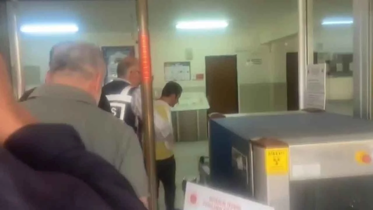 Amasya'da korku dolu anlar! Pompalı tüfekle etrafa ateş açtı, 1 polis yaralandı - 1. Resim