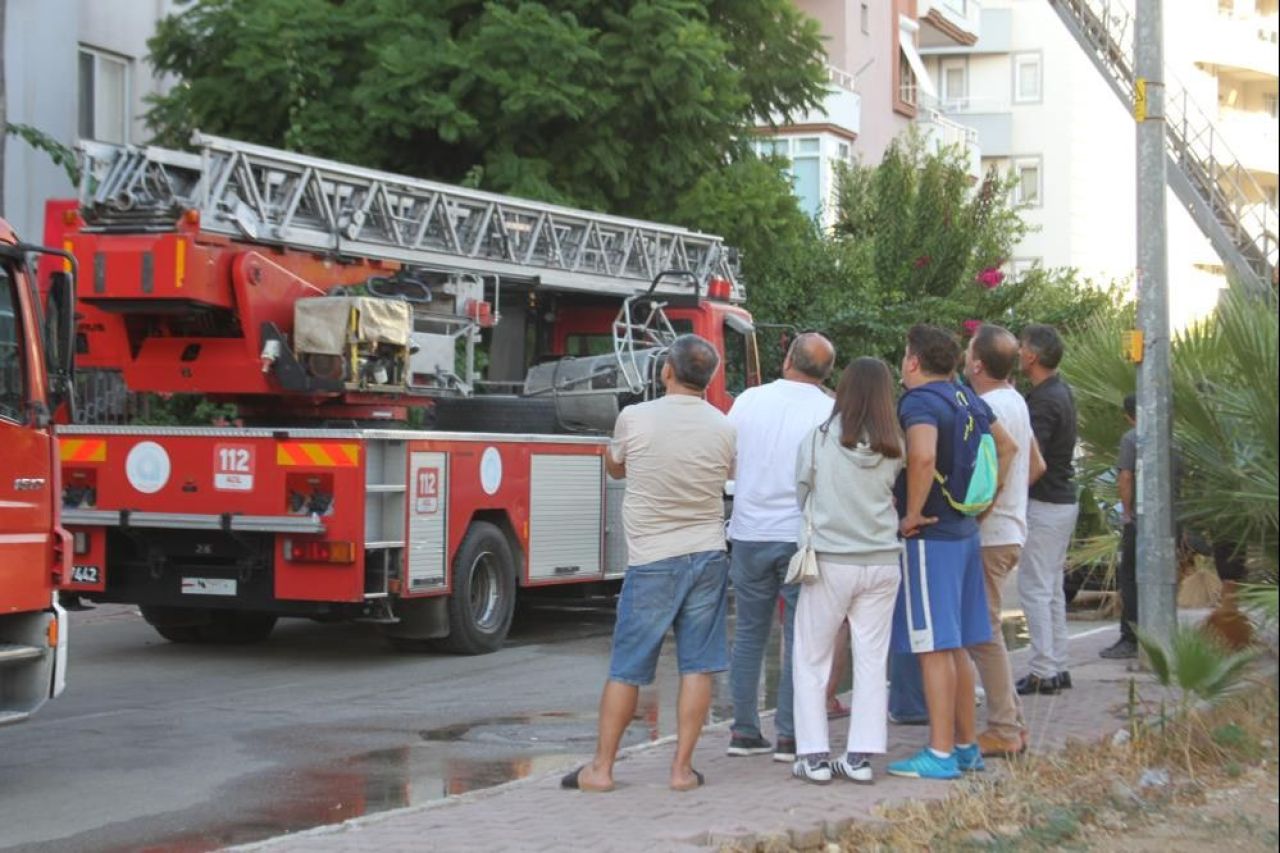 Antalya’da feci yangın: Alev alev yandı! - 1. Resim