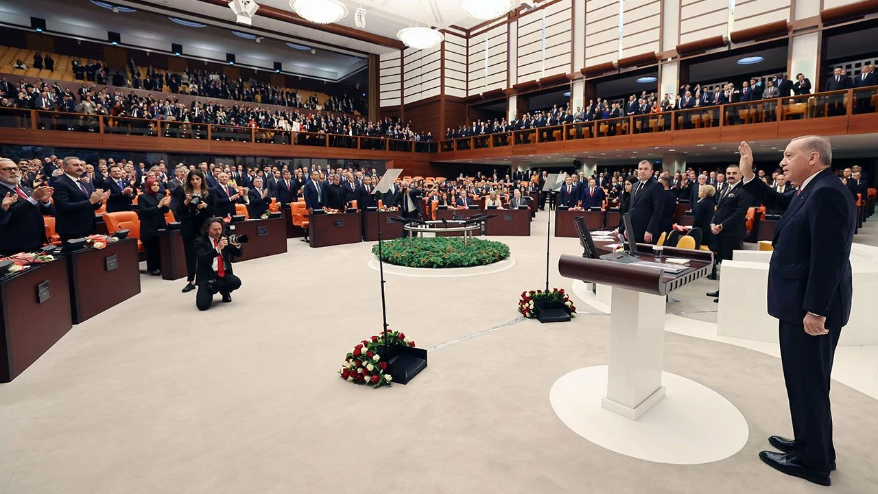 CHP'de 'Erdoğan' çatlağı! 50'ye yakın milletvekili Özgür Özel'in talimatına uymadı - 3. Resim