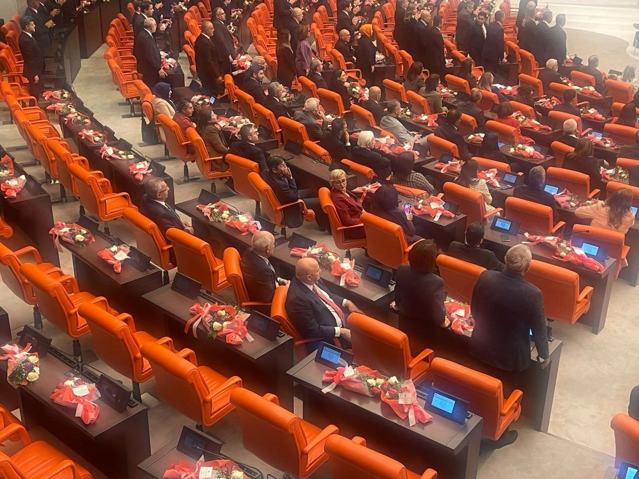 CHP'de 'Erdoğan' çatlağı! 50'ye yakın milletvekili Özgür Özel'in talimatına uymadı - 2. Resim