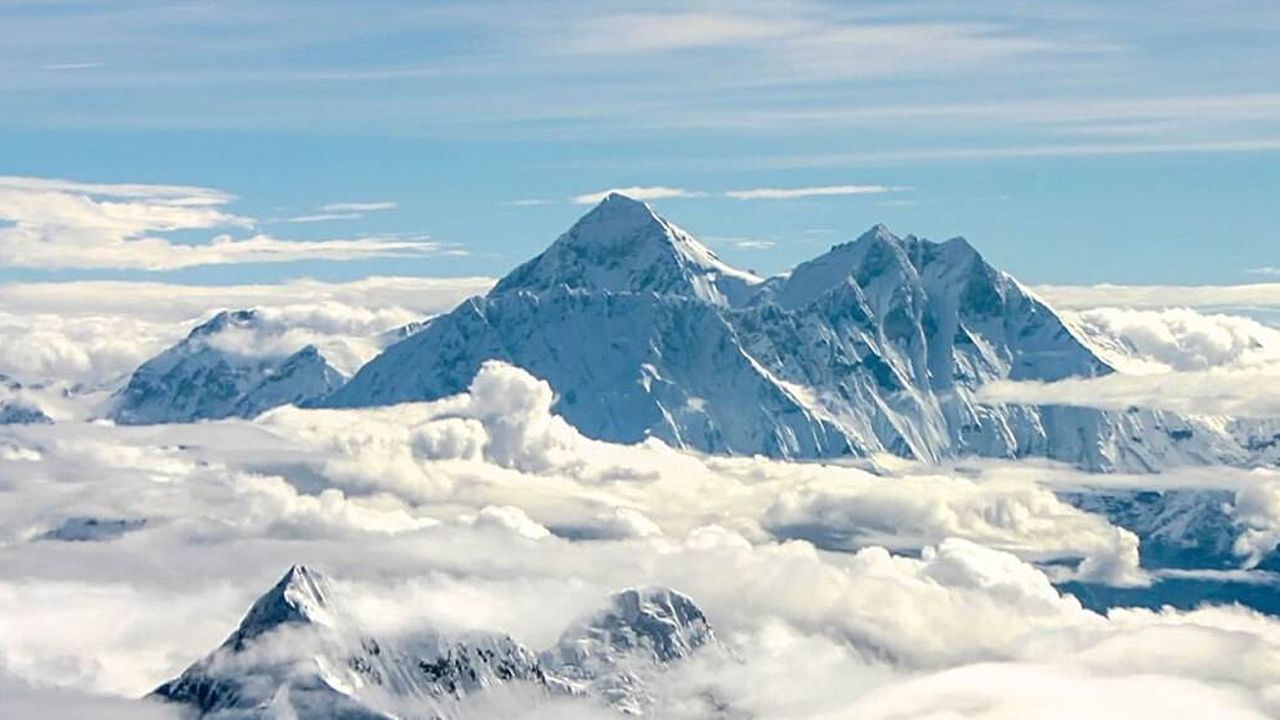 Dünyanın en yüksek noktası Everest artık daha da yüksek! Bilim insanları nedenini açıkladı