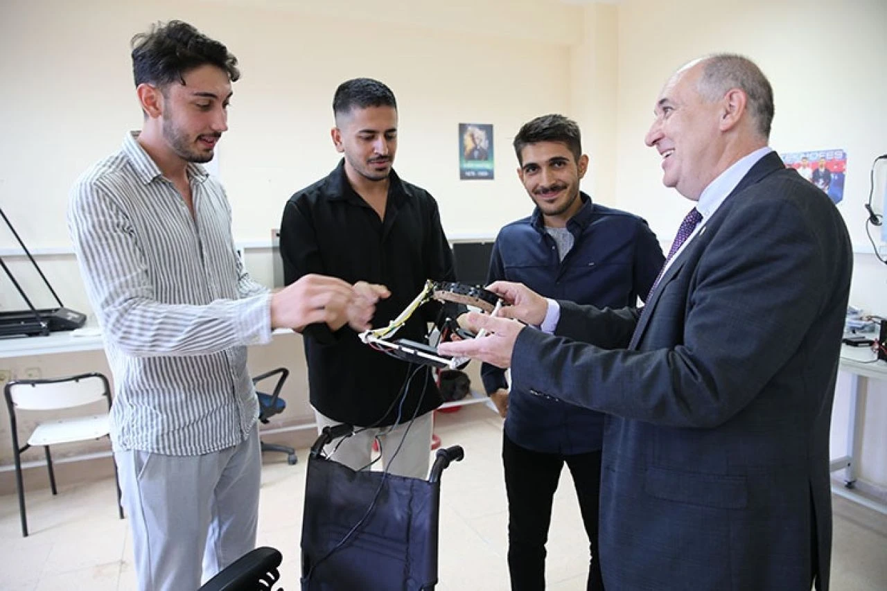 Engelli bireylerin hayatını değiştirecek! Gözlerle kontrol edilen tekerlekli sandalye geliştirildi