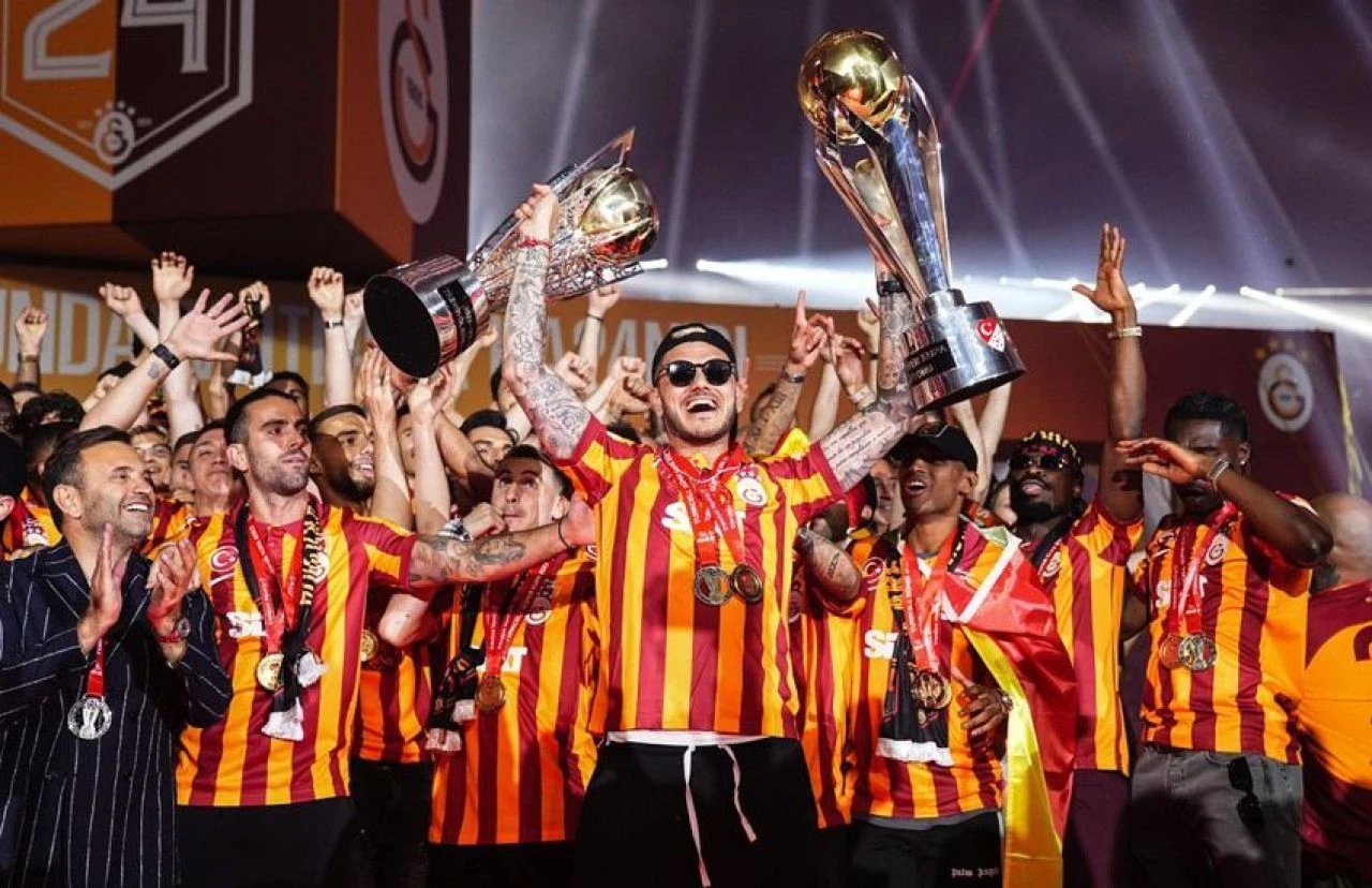 Galatasaray kuruluşunun 119. yıl dönümünü kutlanıyor - 7. Resim