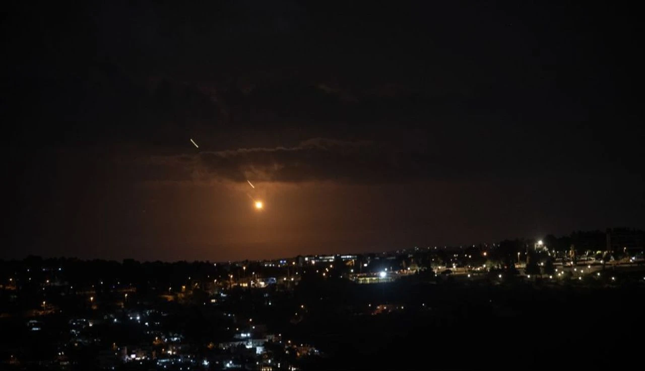 İran'dan İsrail'e saldırı sonrası tehdit: Karşılık gelirse ağır şekilde cevap veririz - 1. Resim