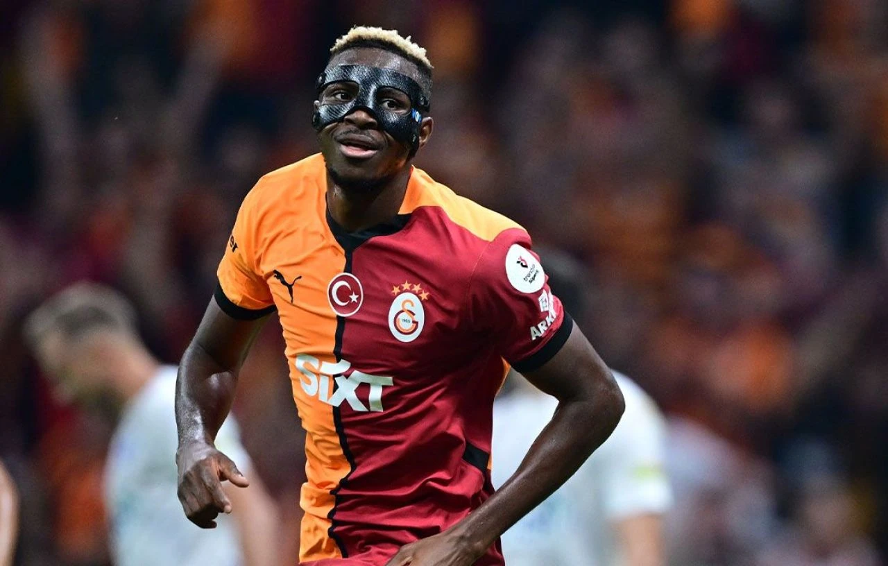 İtalya'da gündem Osimhen! Golden sonraki hareketi Napoli taraftarlarını çıldırttı