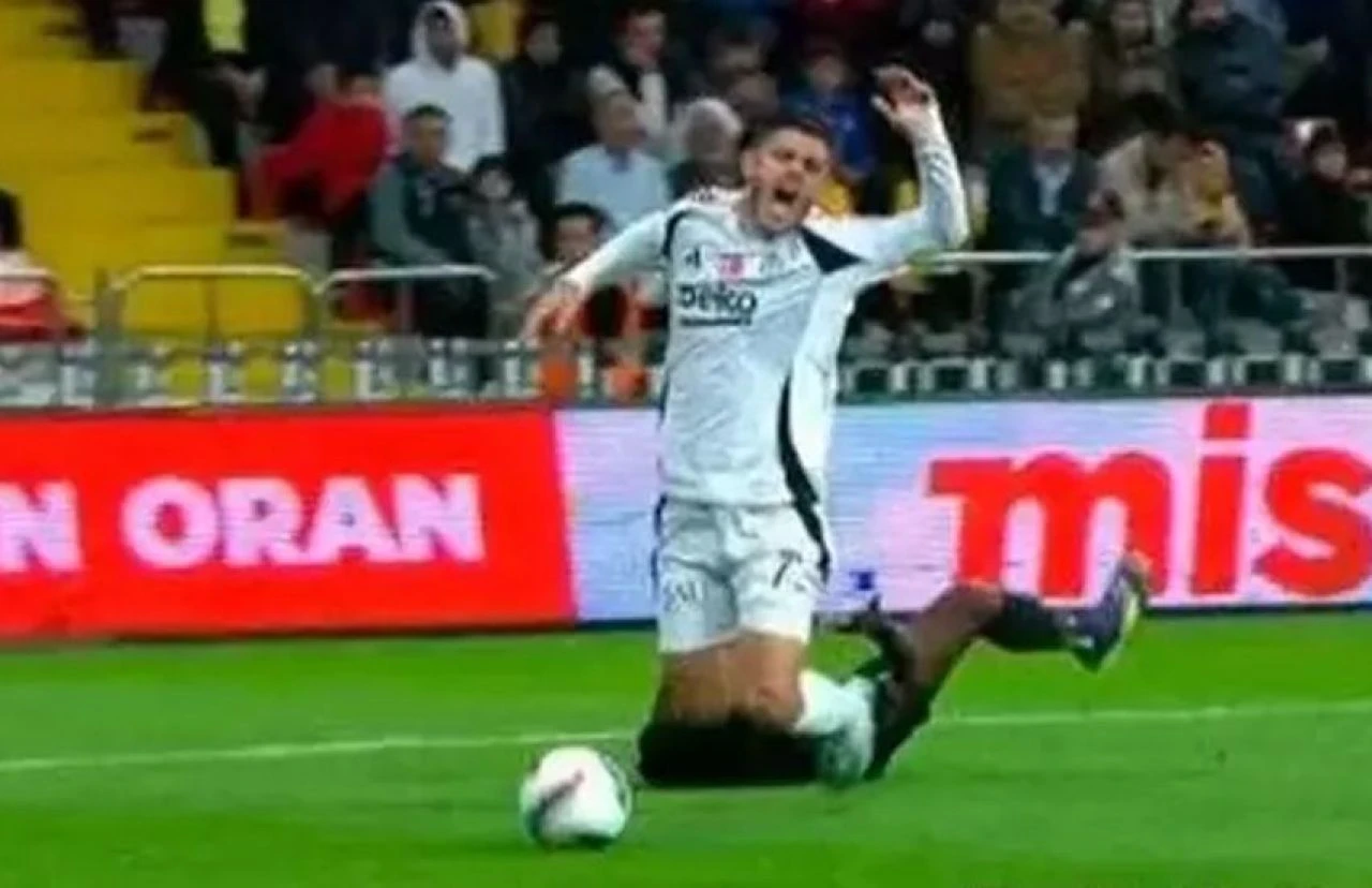 Kayserispor - Beşiktaş maçının tartışmalı pozisyonlarını eski hakemler değerlendirdi - 3. Resim
