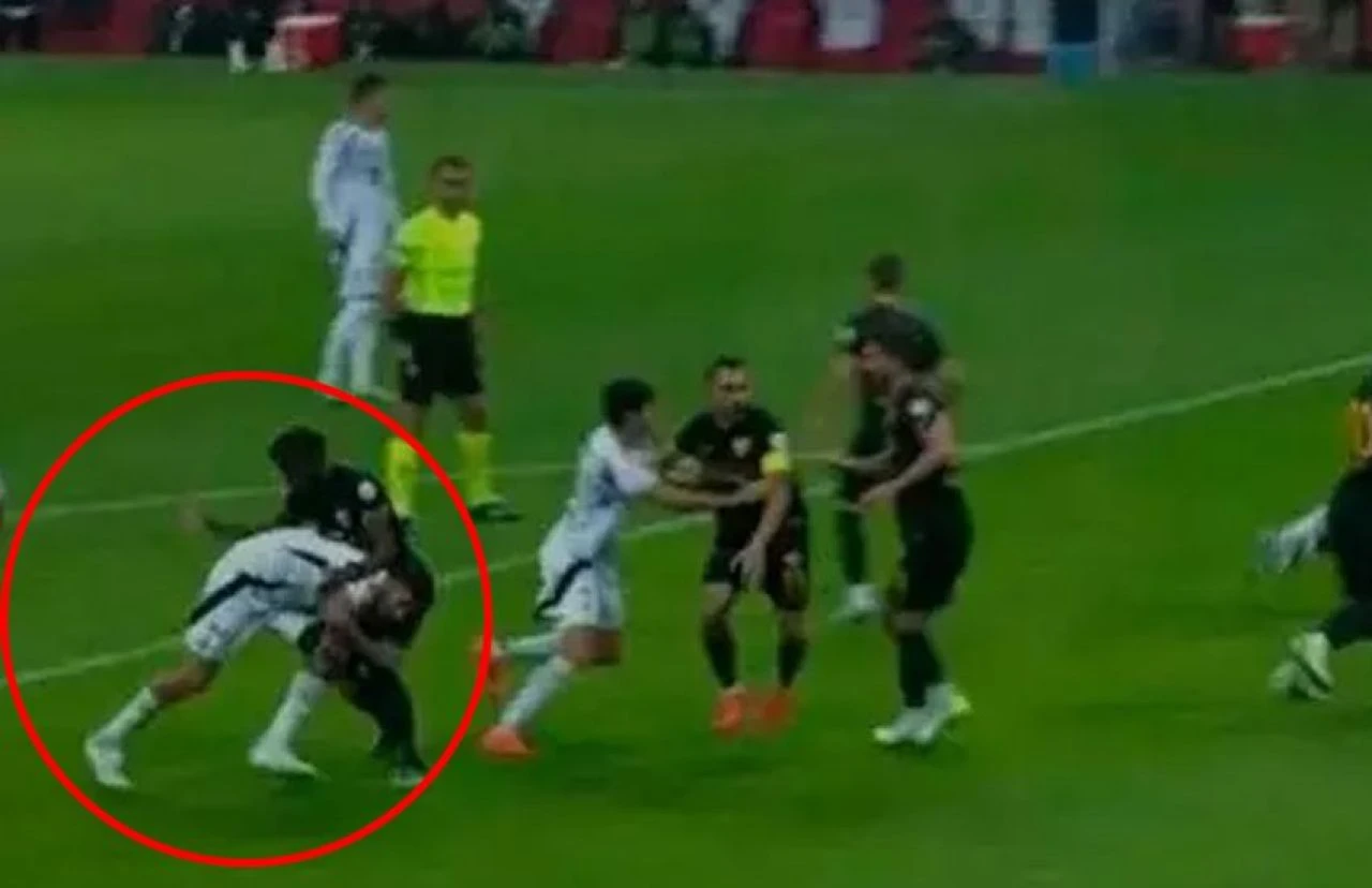 Kayserispor - Beşiktaş maçının tartışmalı pozisyonlarını eski hakemler değerlendirdi - 1. Resim