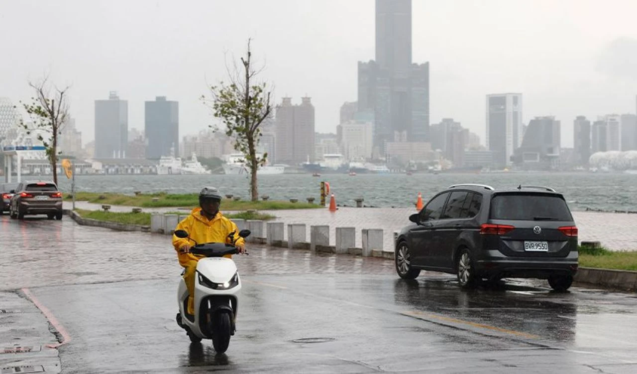 Krathon Tayfunu hızla yaklaşıyor! Tayvan alarm durumuna geçti