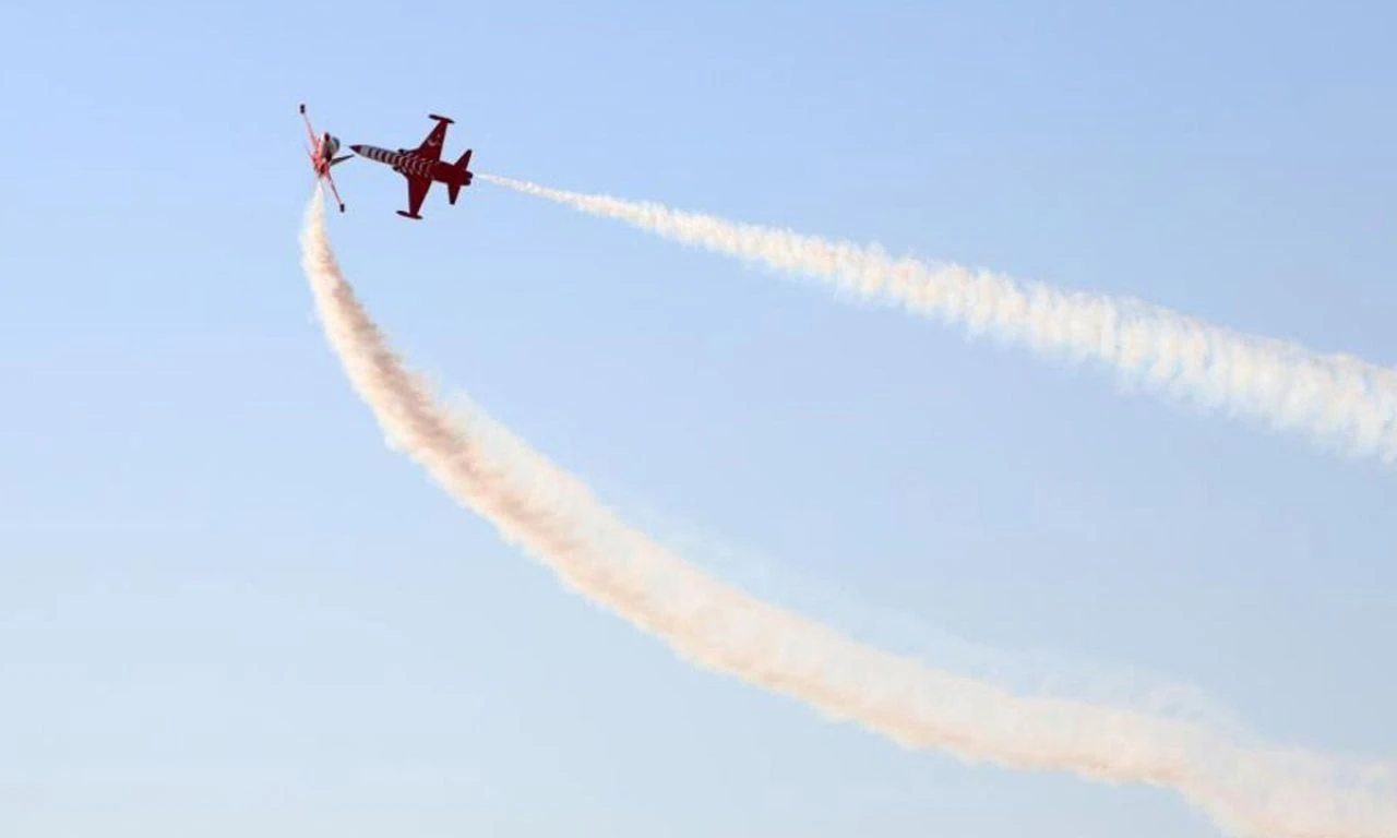 Adana semalarından Türk Yıldızları geçti! Nefes kesen gösteri kamerada - 2. Resim