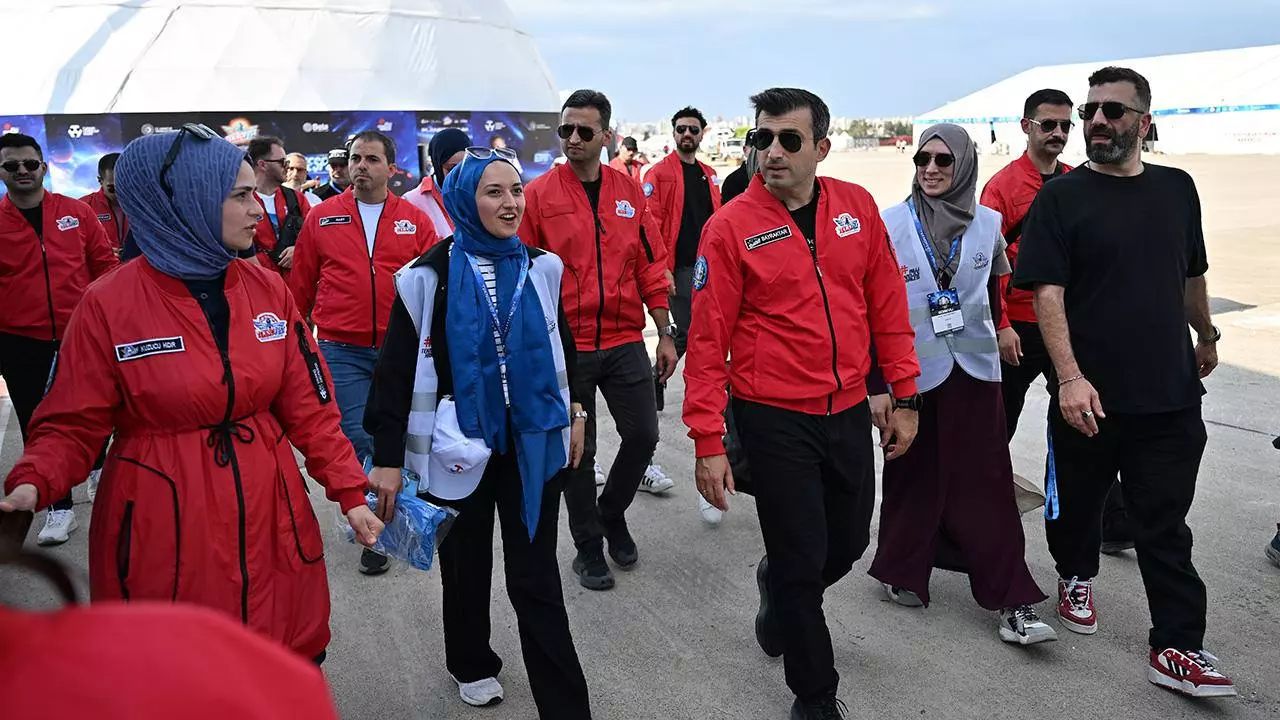 Adana'da TEKNOFEST heyecanı başladı! Selçuk Bayraktar duyurdu: ' Bu yıl yine bir kez daha kendi rekorumuzu kırdık' - 1. Resim