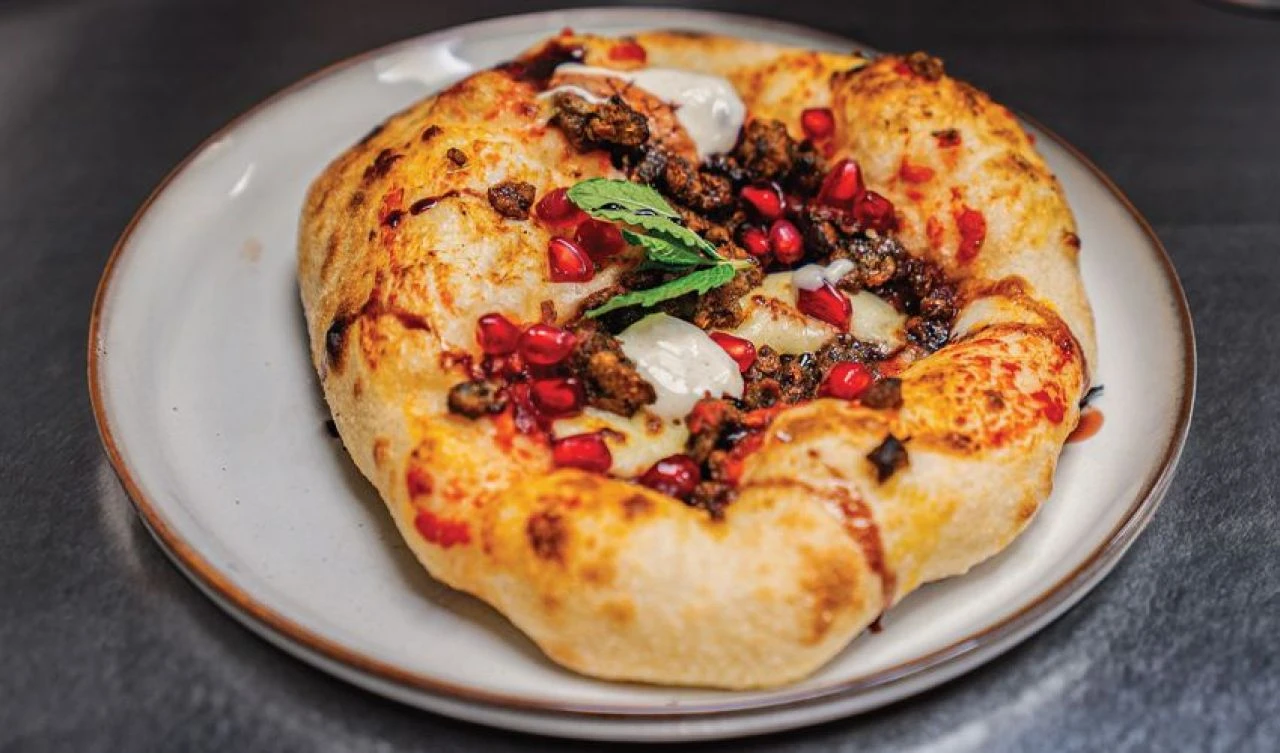 Bu restoranın kapısında kuyruk oluyorlar! Yedikleri tek şey ise cırcır böceği