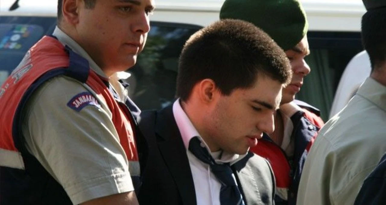 Cem Garipoğlu'nun mezarının açılması öncesi dikkat çeken hareketlilik! Fethi kabir öncesi taşıdılar - 4. Resim