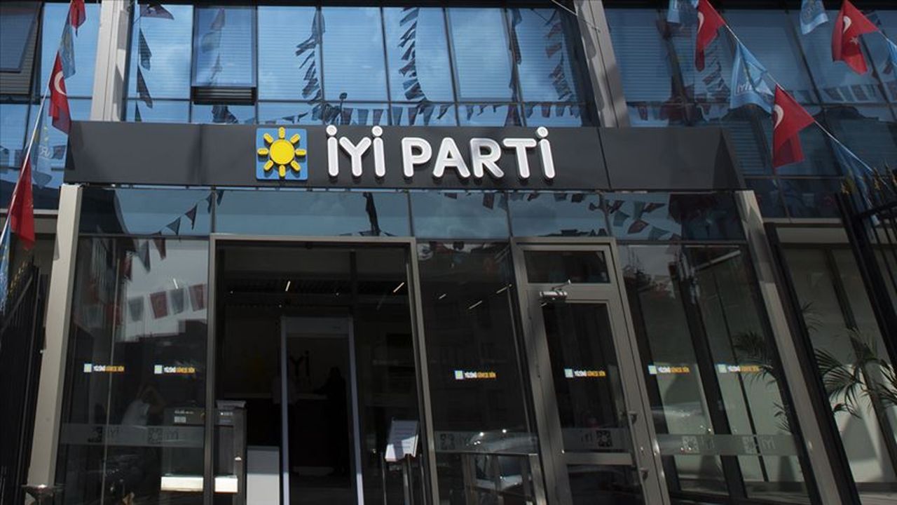 İYİ Parti&#039;de yaprak dökümü! Topluca istifa ettiler