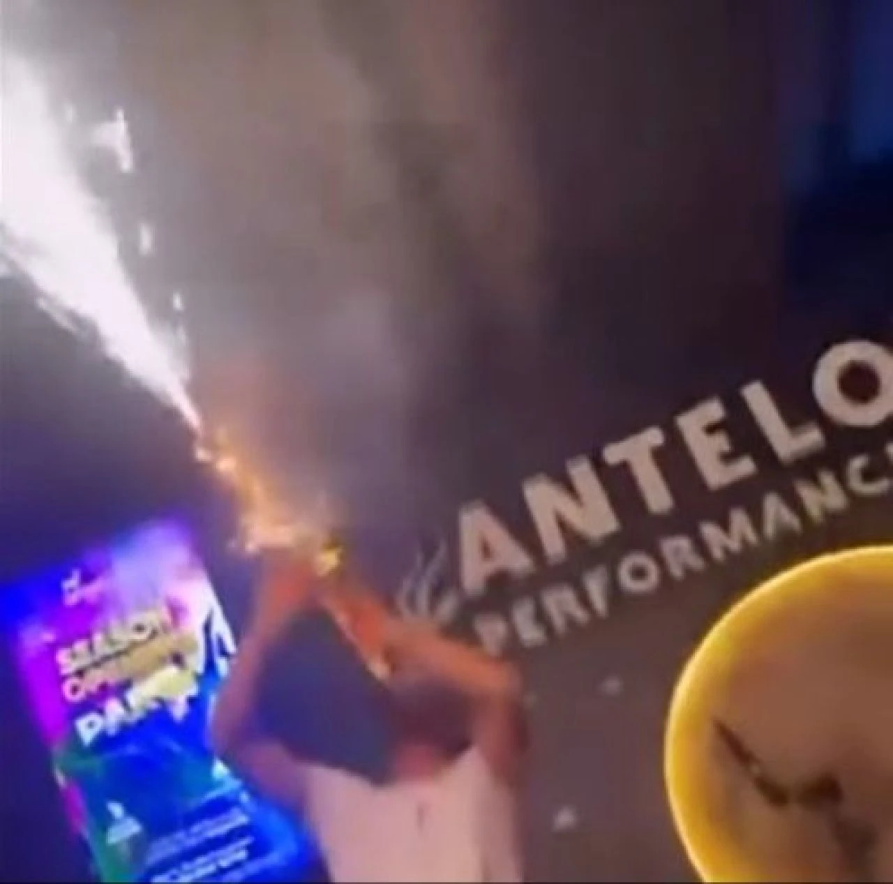 Klarnetle şov kötü bitti! Az daha kendini yakıyordu - 1. Resim