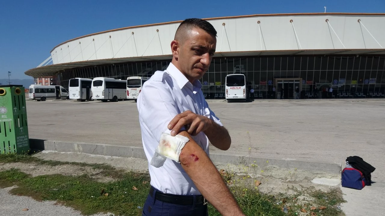 Otobüsten indirilince şikayet ettiler! Hesap sormaya gidip yanlış şoförü ve muavini darp ettiler - 2. Resim