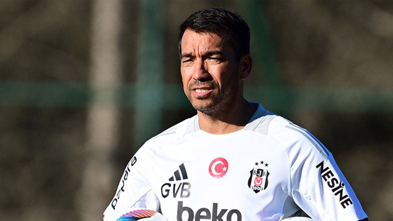 Van Bronckhorst&#039;tan Eintracht Frankfurt maçı öncesi dikkat çeken açıklama: O sebebini biliyor!