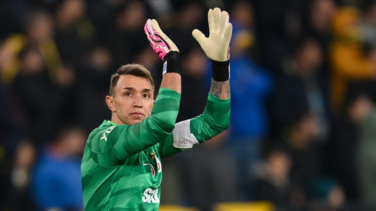 Muslera 3 maç ceza aldığı için RFS ve Elfsborg maçlarında oynamayacak