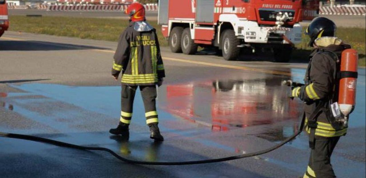 Uçak kalkıştan hemen önce alev aldı! 184 yolcu için büyük panik anları - 2. Resim