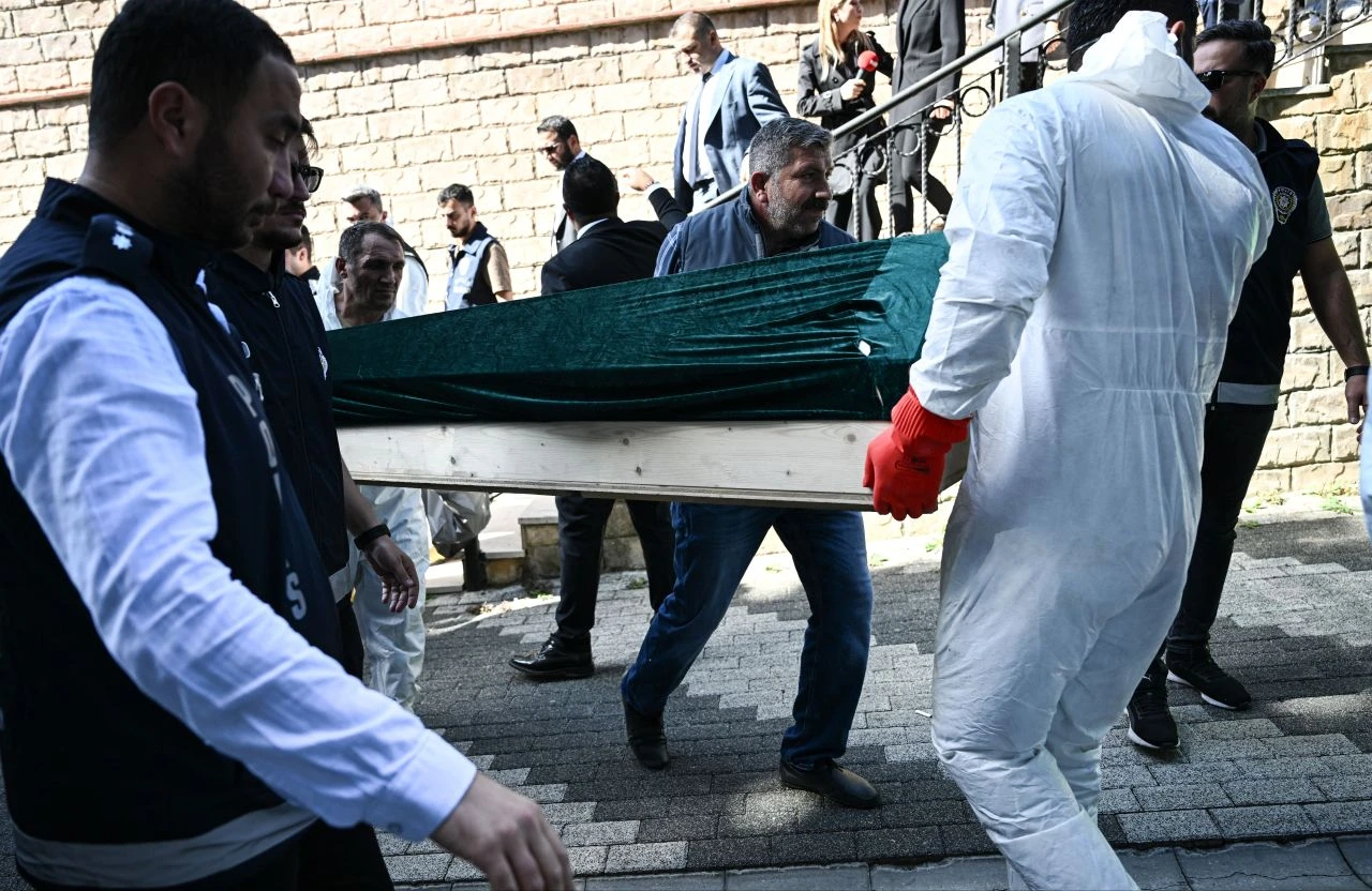 Cem Garipoğlu'nun mezarında kefen yerine çıkan şey için harekete geçildi! Olmaması gerekiyordu - 1. Resim