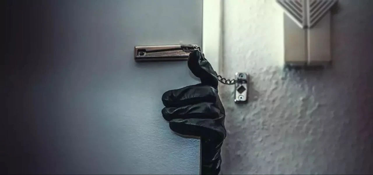 İyi dileklerini sunan hırsız hamaratlığı ve yemek marifetiyle de şoke etti! Bir garip olay