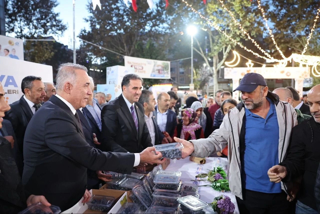 Sultangazi’de Anadolu Kültür Festivali 5. Geleneksel Malatya Yöresel Ürün Günleri Üzüm Festivali ile Başladı - 4. Resim
