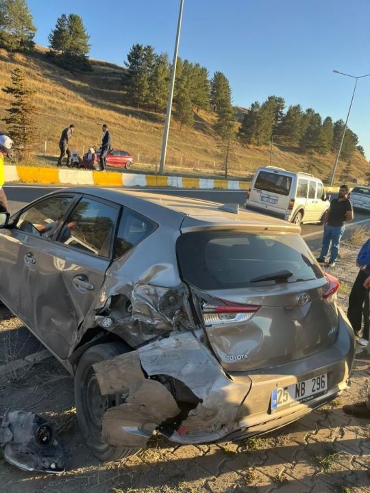 Ağrı’da feci trafik kazası! Kafa kafaya çarpıştılar: Çok sayıda yaralı var! - 1. Resim