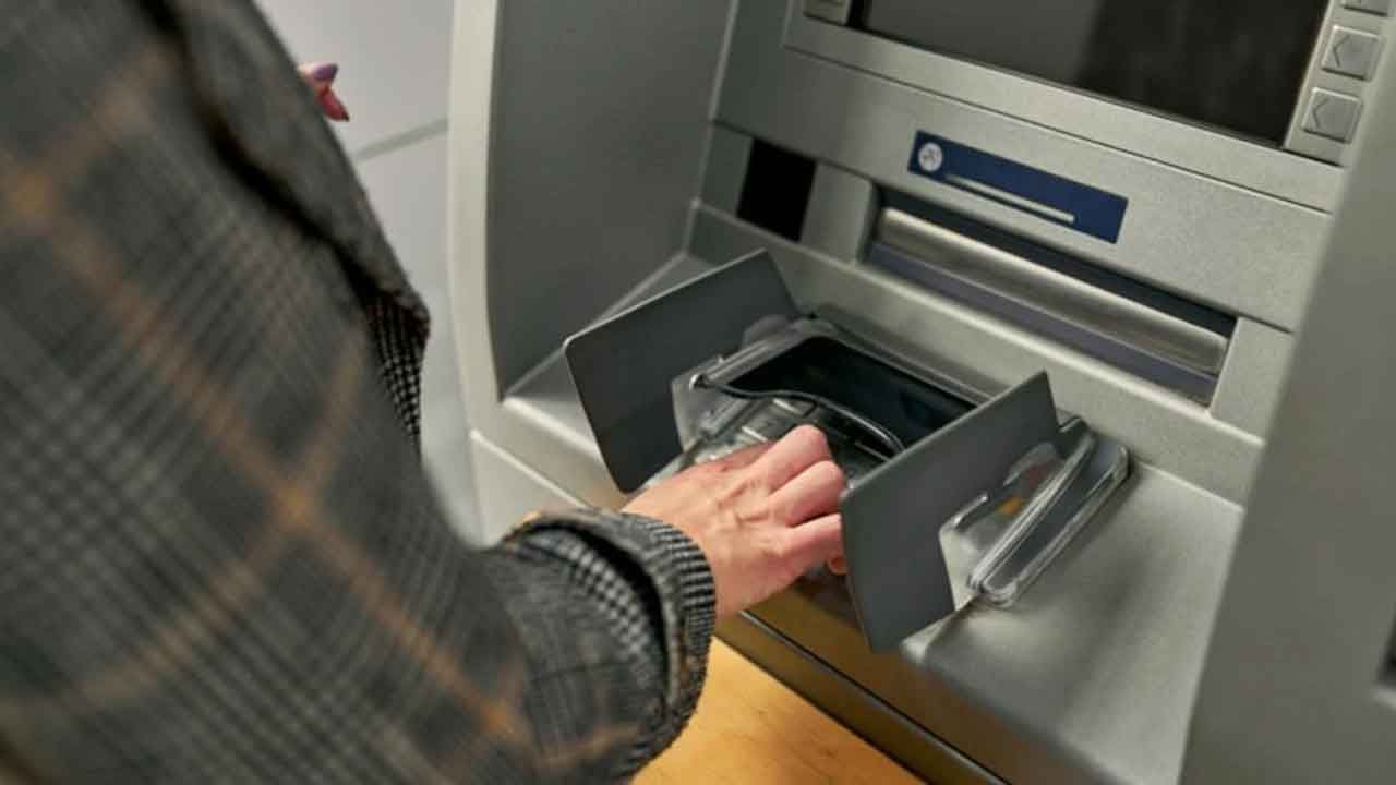 ATM'lerde yeni dönem! Artık bu şifreler kullanılamayacak - 1. Resim