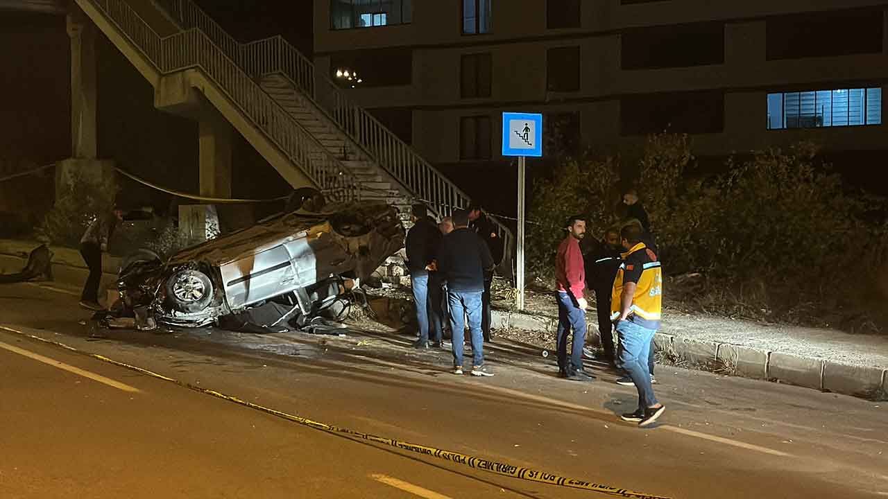 Bayburt&#039;ta feci kaza: Devrilen otomobilin sürücüsü hayatını kaybetti