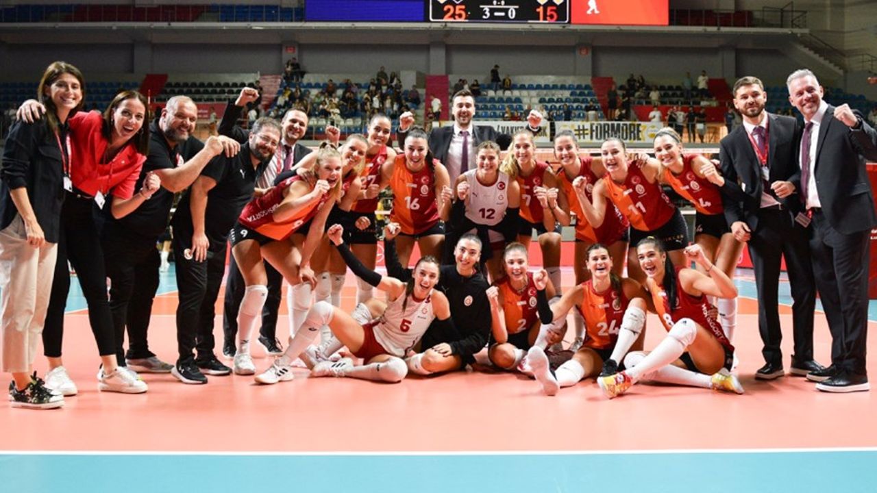 Galatasaray Daikin 7 yıl sonra bir ilki başardı! VakıfBank&#039;a set vermeden mağlup etti