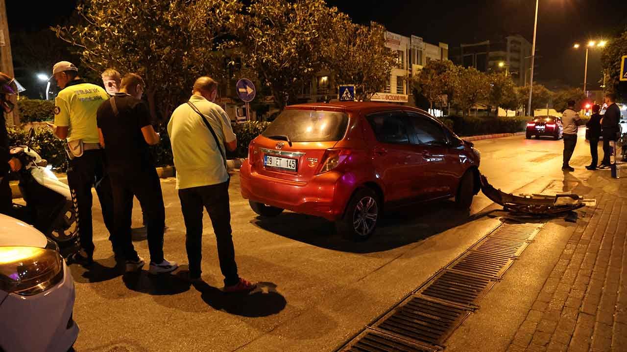 Lüks aracıyla kaza yaptı, otomobili bırakıp kaçtı - 2. Resim