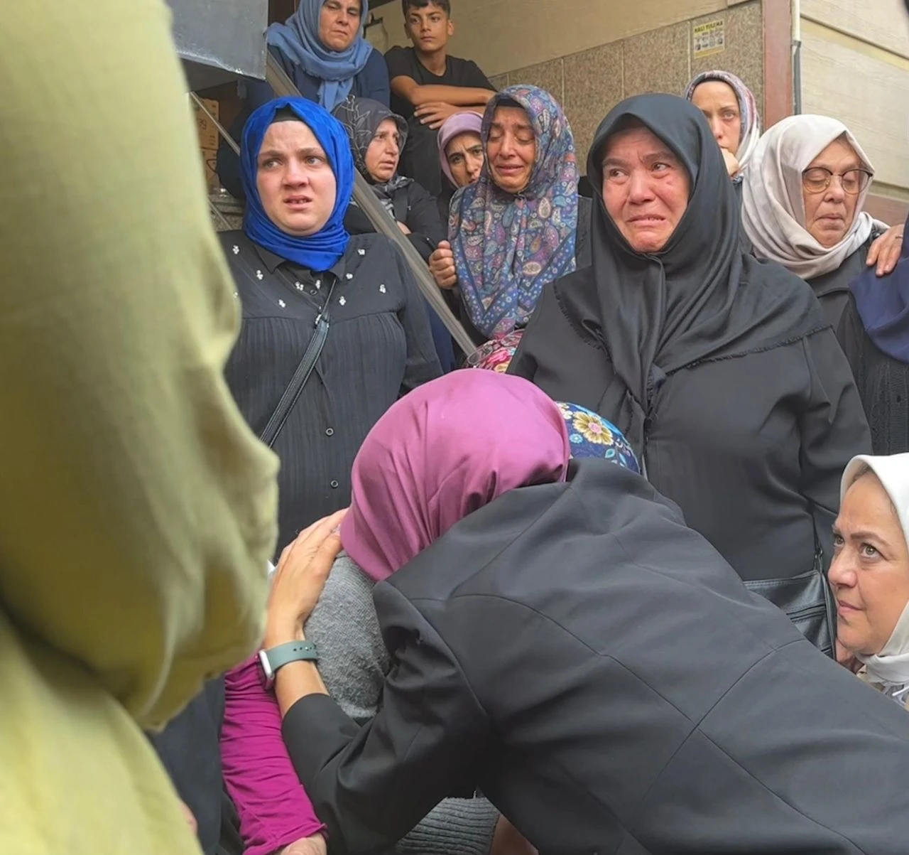 Vahşice katledilen İkbal Uzuner ve Ayşenur Halil son yolculuğuna uğurlandı - 4. Resim