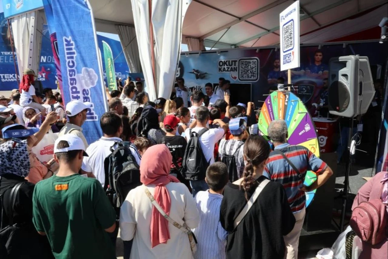 İhlas Dijital Varlıklar Teknofest’e damga vurdu! Binlerce hediye Teknofest gençliğine dağıtıldı