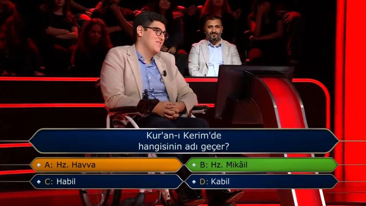Kim Milyoner Olmak İster yarışmasında 1 milyonluk soru açıldı! 'Kur'an-ı Kerim' sorusu dikkat çekti