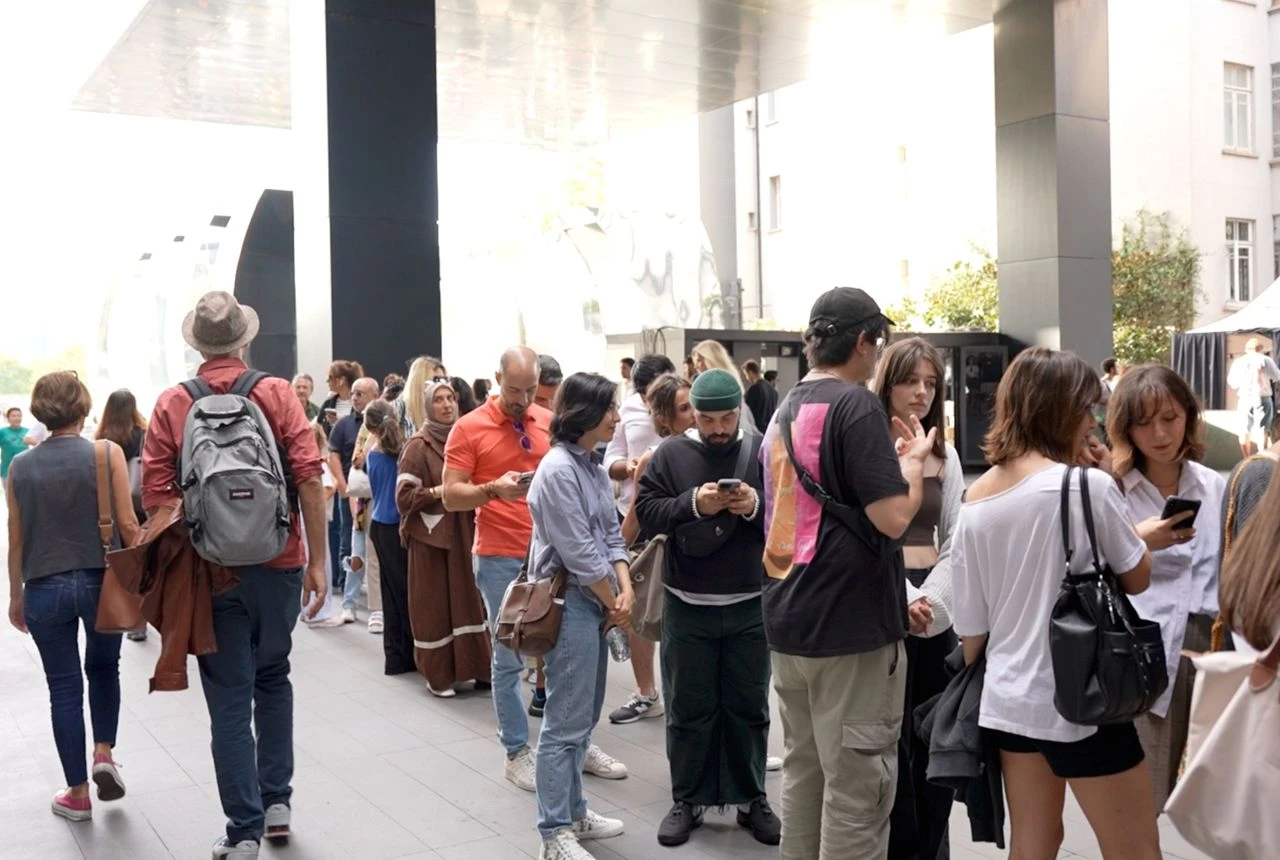 Kültür Yolu Festivali’ne yoğun ilgi! İstiklal Caddesi ve AKM’de metrelerce kuyruk oluştu