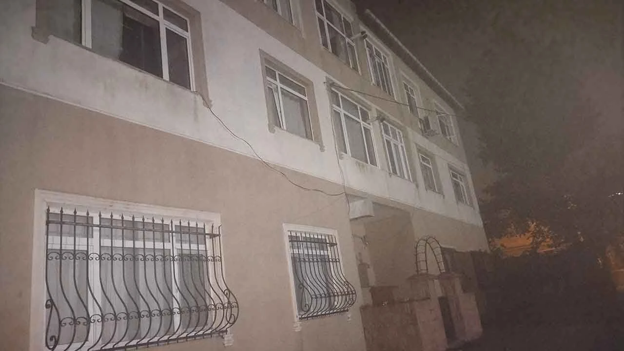 Üsküdar'da istinat duvarı çöktü! Sokağa girişler kapatıldı