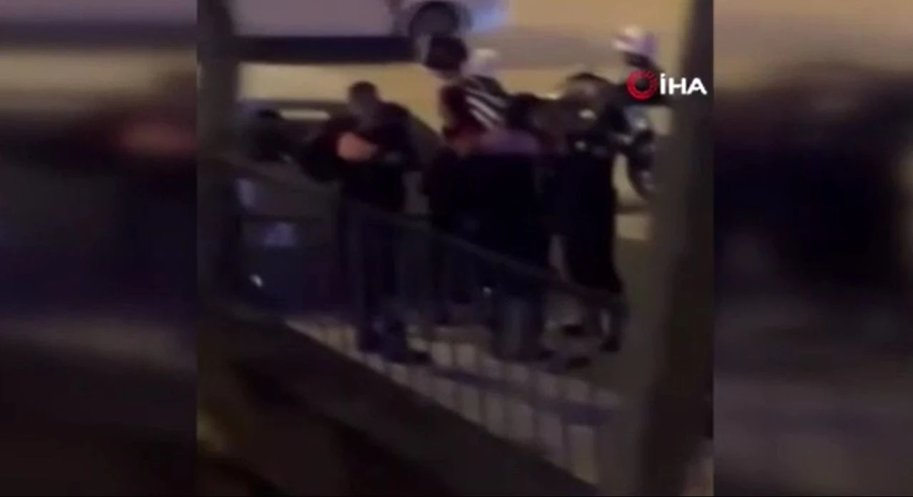 Düğün sonrası sokak kavgası çıktı! Adeta mahalle savaşına döndü - 1. Resim