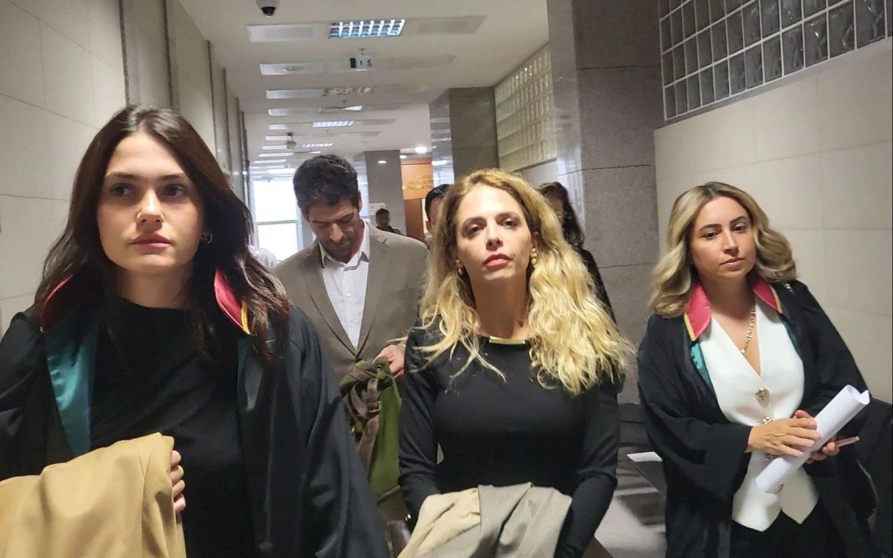 Issız Adam Cemal Hünal ile Lale Cangal boşandı! Duruşmayı beklerken yaptığı hareket şaşırttı - 2. Resim