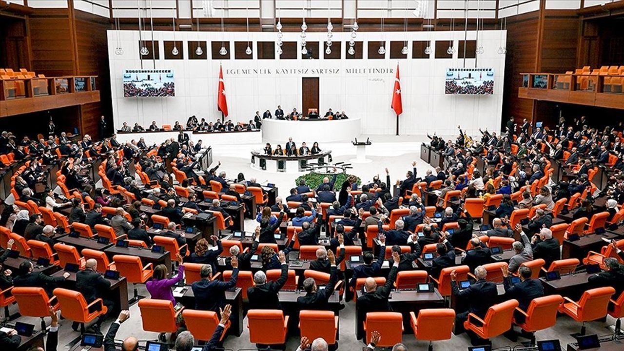 Meclise ilginç talepler yağdı! Emekli maaşları bir cumhuriyet altını olsun, evliliği uzun süren kadınlara maaş bağlansın