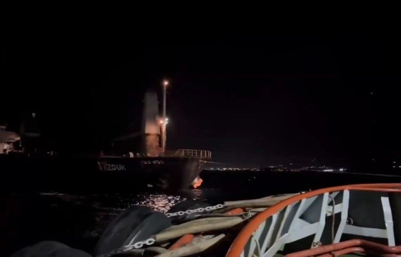 Bulgaristan'a giden 100 metrelik gemi Çanakkale’de demirletildi!