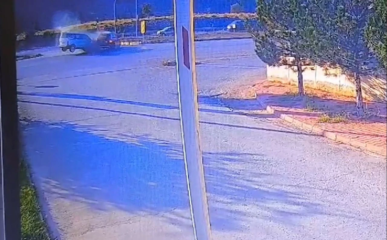 Kırıkkale'de feci kaza: Kural ihlaliyle İşte böyle çarptı! - 1. Resim