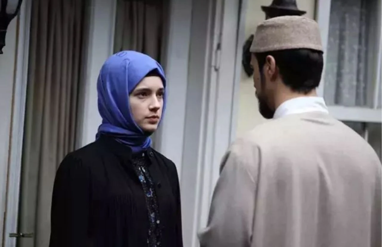 Kızıl Goncalar izleyicisi küplere bindi! Yaprak Dökümü eleştirisi yağdı - 2. Resim