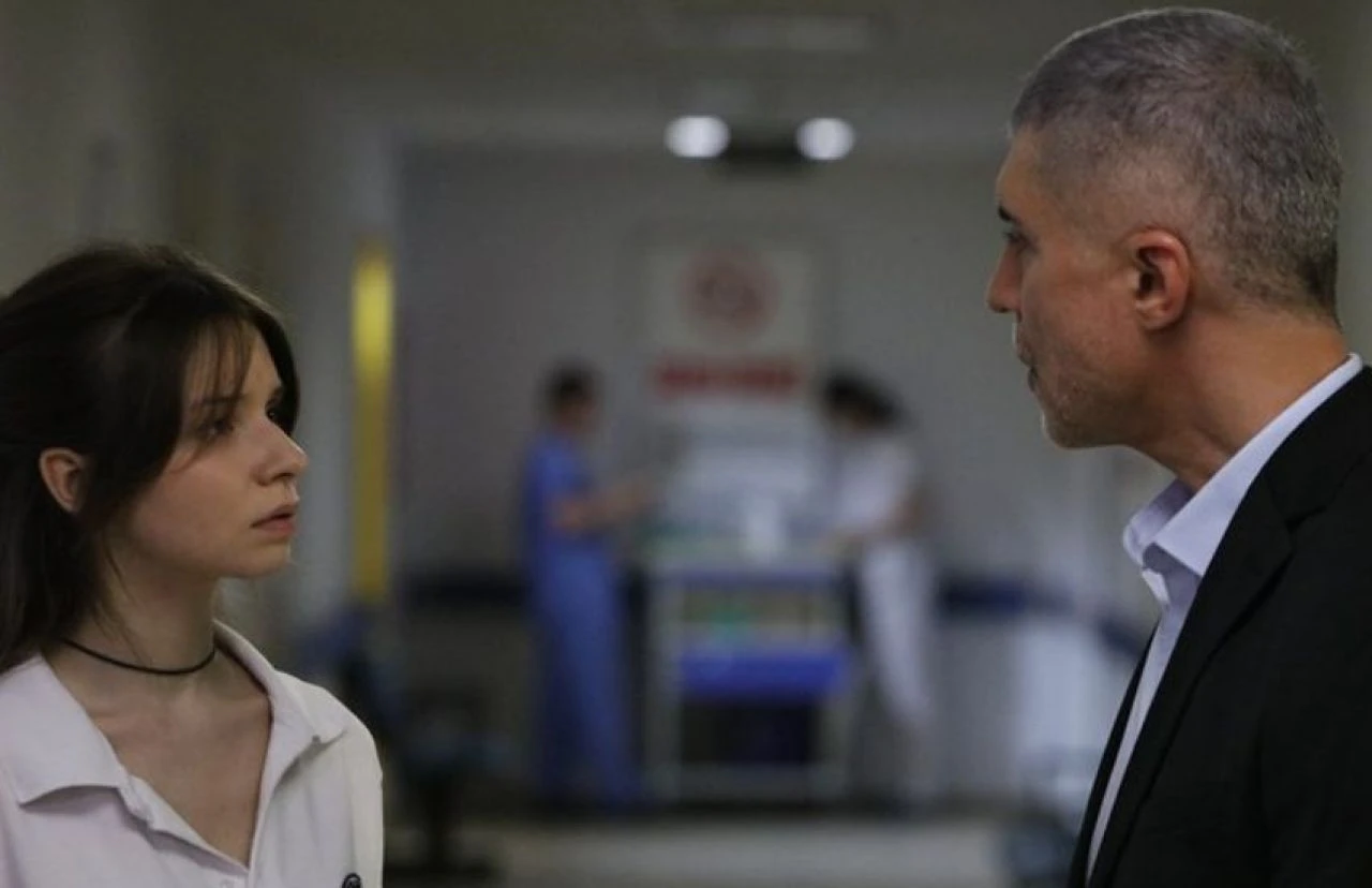 Kızıl Goncalar izleyicisi küplere bindi! Yaprak Dökümü eleştirisi yağdı - 1. Resim