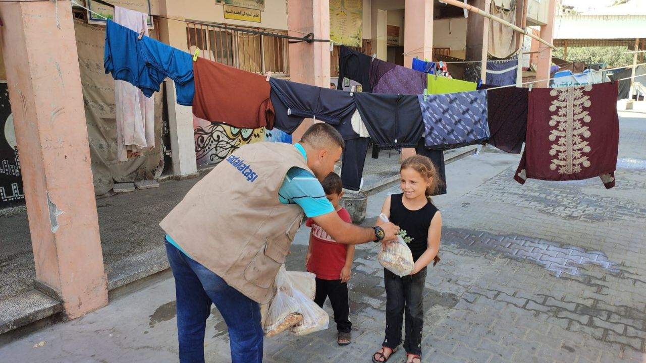 Sadakataşı 1 yılda 1,2 milyon Gazzeliye yardım ulaştırdı