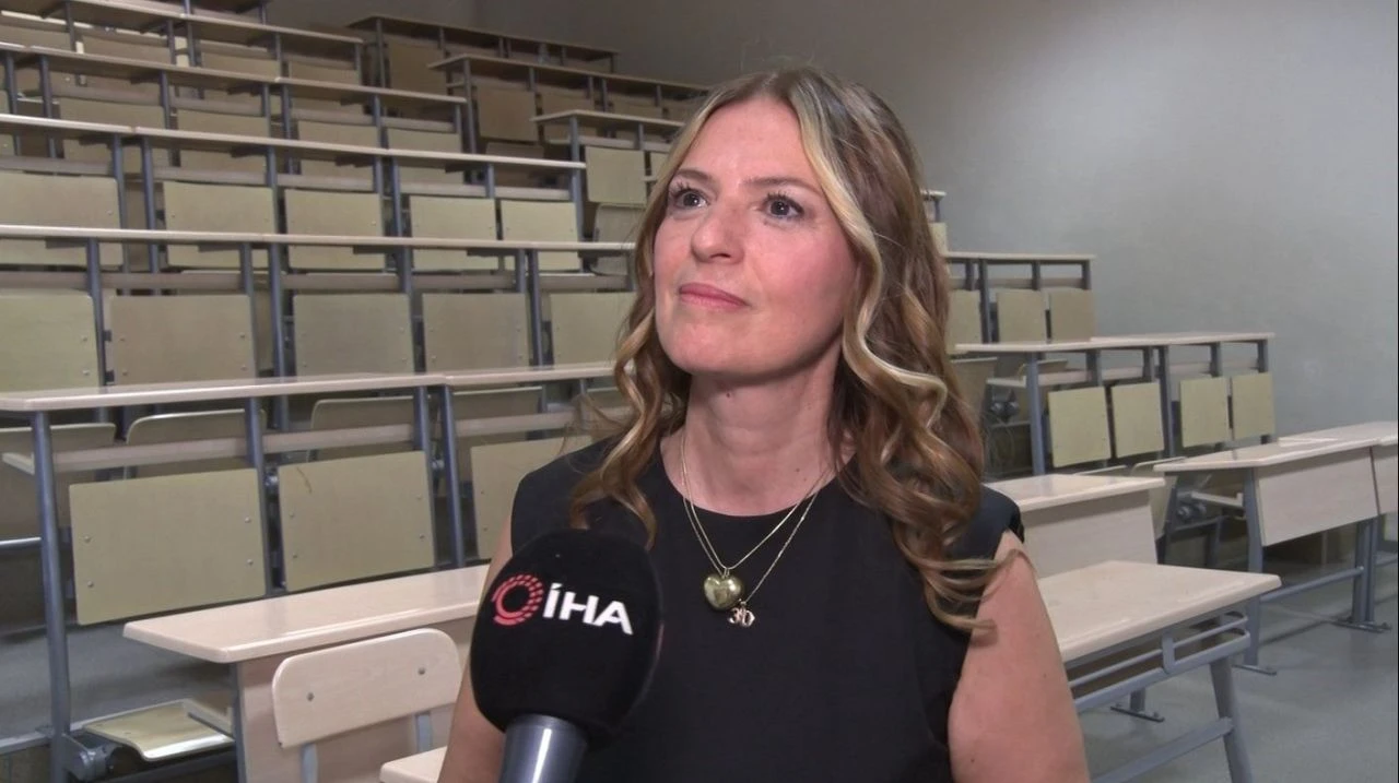 Üniversite hayalinin peşinden gitti, 54 yaşında bölüm birincisi oldu