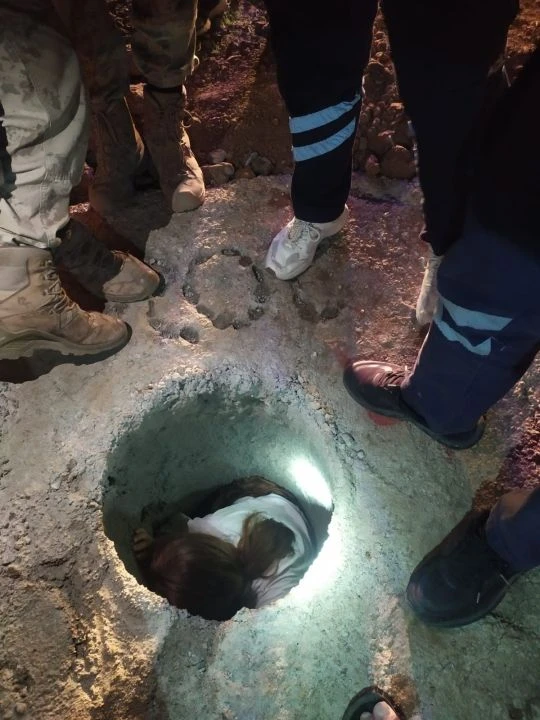 Diyarbakır'da korku dolu anlar! 14 yaşındaki kız çukura düştü: Böyle kurtarıldı