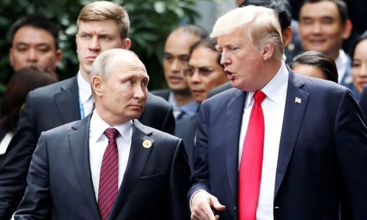 Donald Trump ve Vladimir Putin kapılar arkasında 7 kez görüştü! Gizli bir kutuda hediye de gönderdi - 2. Resim