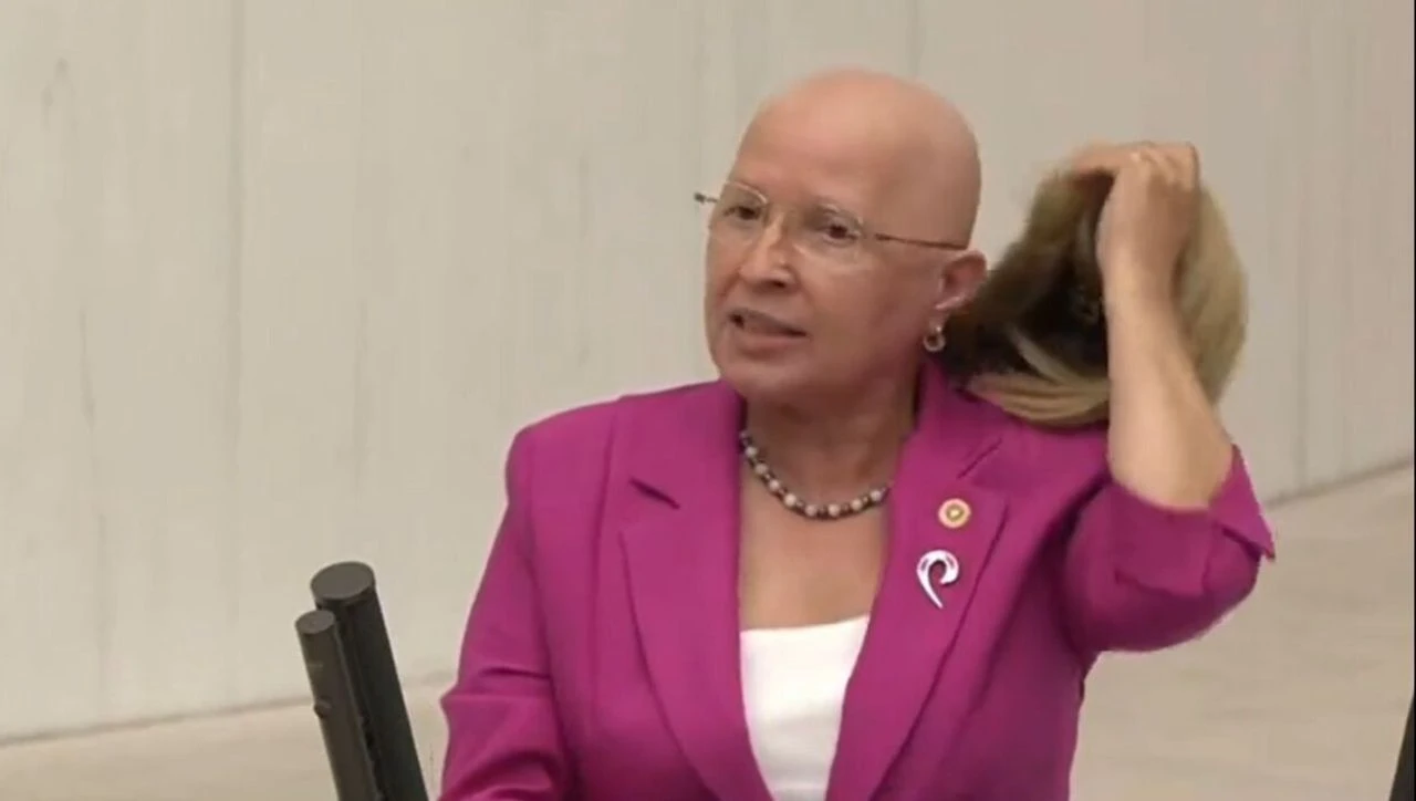 Nurten Yontar 1965 yılında Bulgaristan Kırcaali'de doğdu